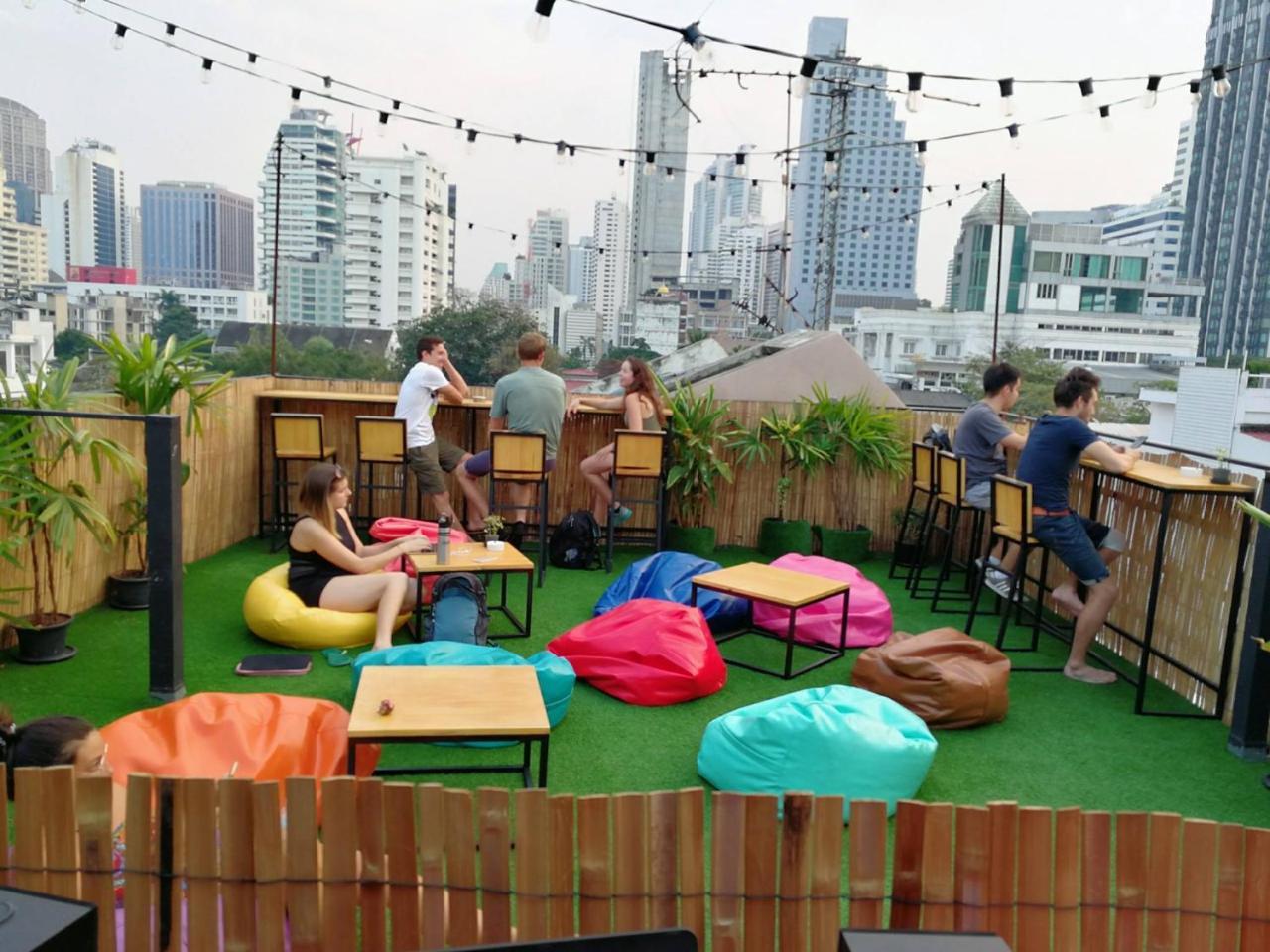 Hostel Revolution Asoke Bangkok Exteriér fotografie